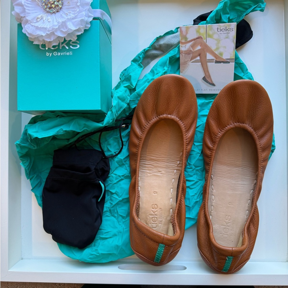Tieks Chestnut Leather Flats with Turquoise Detail - Size 9